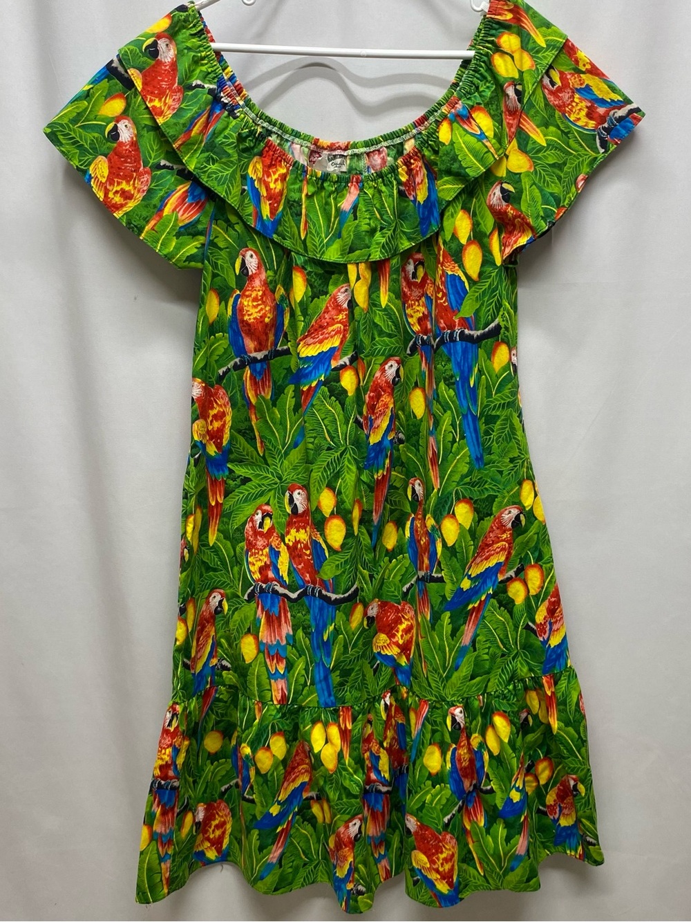 Vintage Hilo Hattie dress muumuu size medium parrot macaw ruffle Hawaiian luau